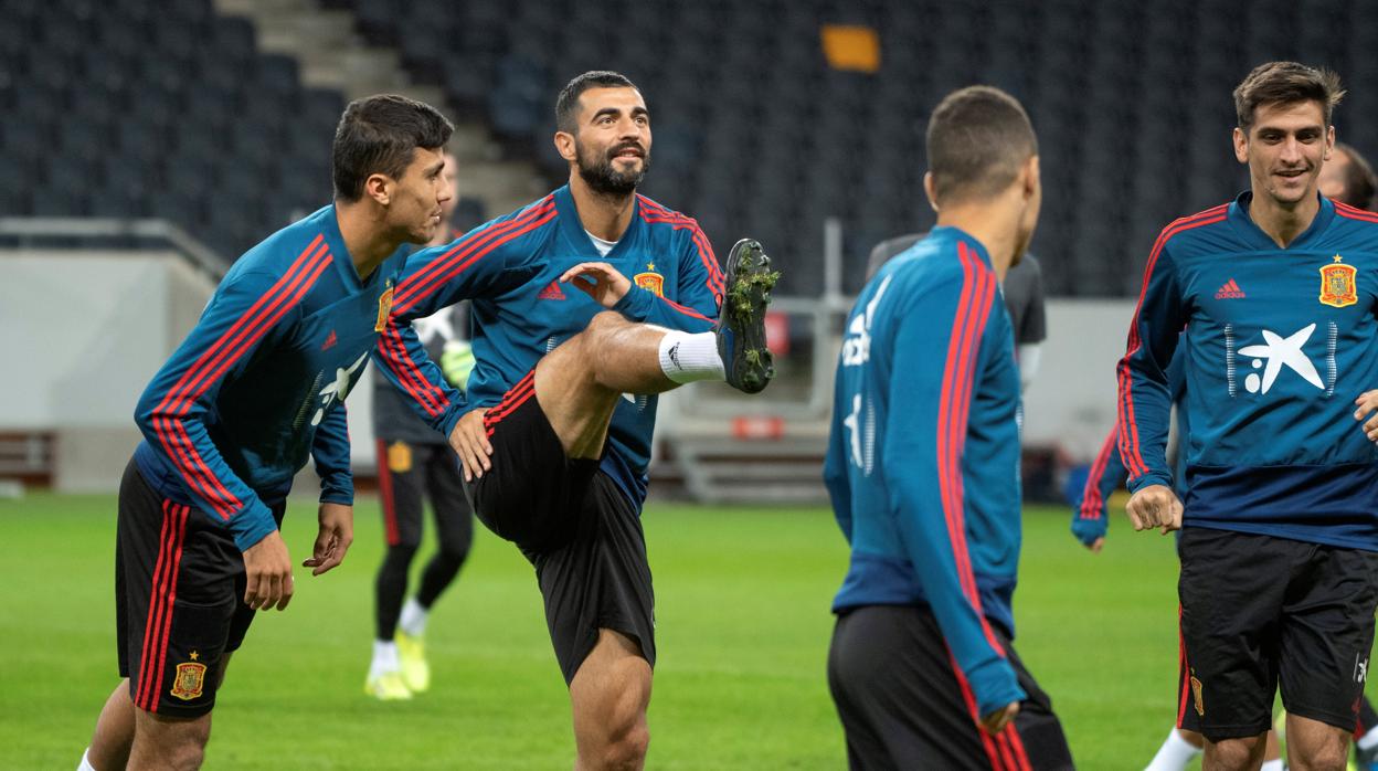 Albiol, durante el entrenamiento previo al partido de Suecia