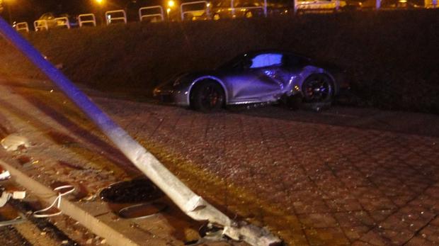 Rubén García, jugador del Osasuna, destroza su Porsche en un aparatoso accidente