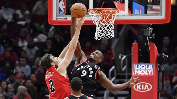 Ibaka corona su gran partido ante los Bulls con un tapón colosal