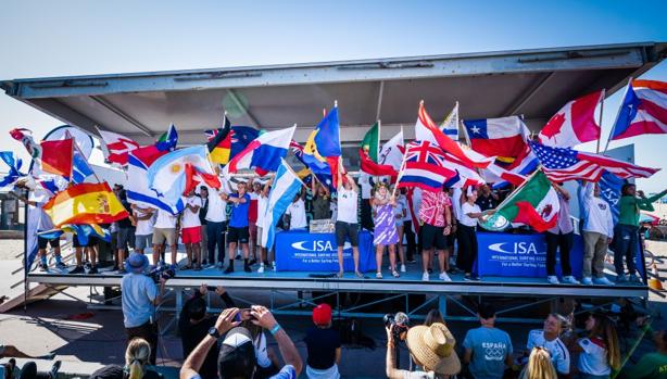 Las mejores selecciones del mundo llenan Huntington Beach en la víspera de su debut mundial