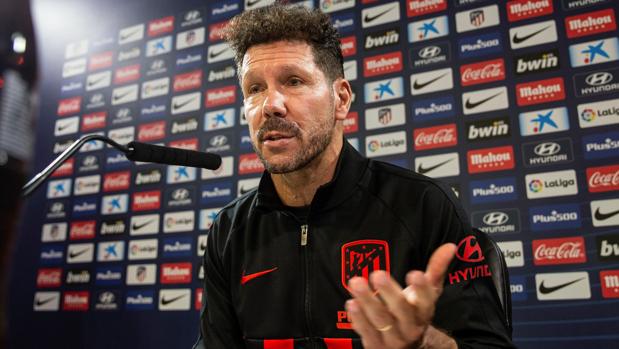 Simeone, en defensa de Costa