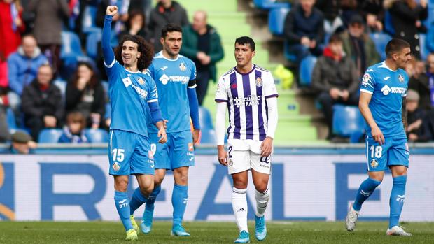 Molina y Mata apuntan, Cucurella y Ángel, disparan