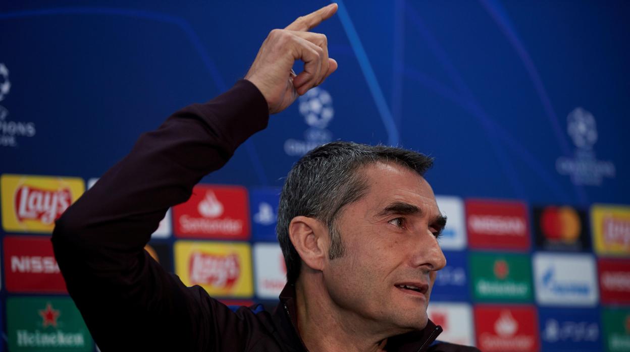 Valverde durante le rueda de prensa previa al último entrenamiento antes de medirse al Slavia