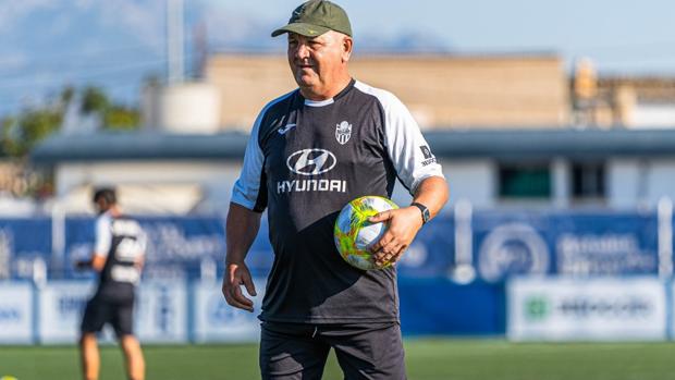 El carismático Manix Mandiola rompe récords con el Atlético Baleares