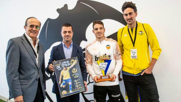 Manu Vallejo recibe su premio ‘De Traca’