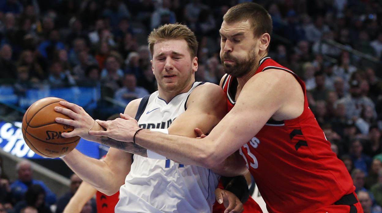 Un doble-doble de Doncic fulmina a los Raptors de Gasol