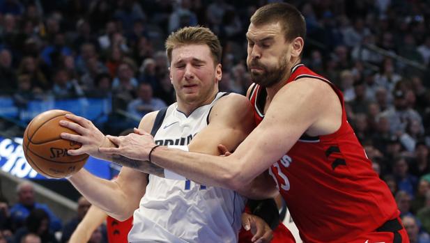 Un doble-doble de Doncic fulmina a los Raptors de Gasol