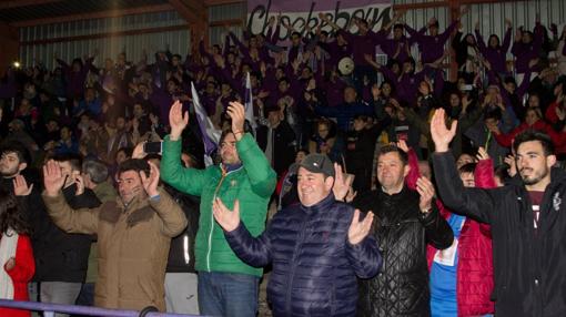 Los aficionados del Cd Becerril en el estadio Mariano Haro