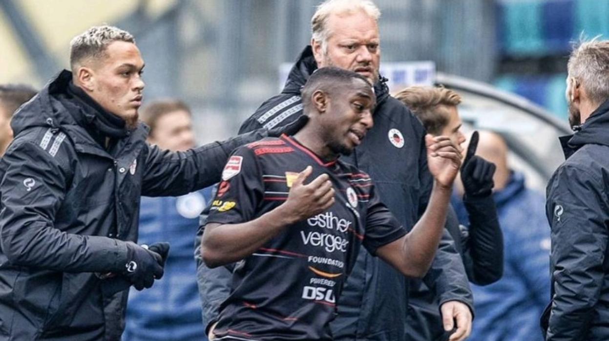 Morerira, del Excelsior holandés, abandona el campo tras los gritos racistas de la afición del Den Bosch