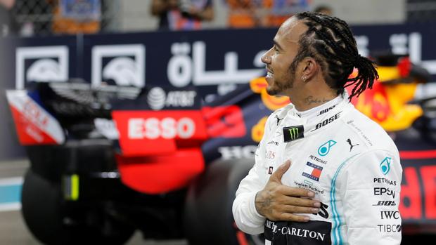 Hamilton logra ser primero y Sainz saldrá octavo en Abu Dabi