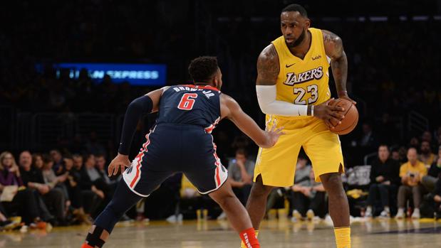 Davis y James hacen a los Lakers imparables