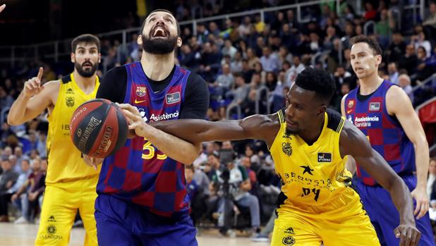 El Barça apaliza al Tenerife y atrapa al Real Madrid