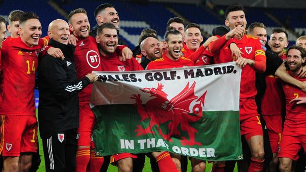 Gales prohíbe a sus futbolistas jugar al golf