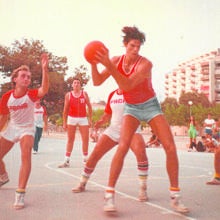 Martín, además de un gran pívot fuerte y con clase, era miope: «Tiro al bulto; donde veo la sombra, ahí tiro», llegó a decir una vez