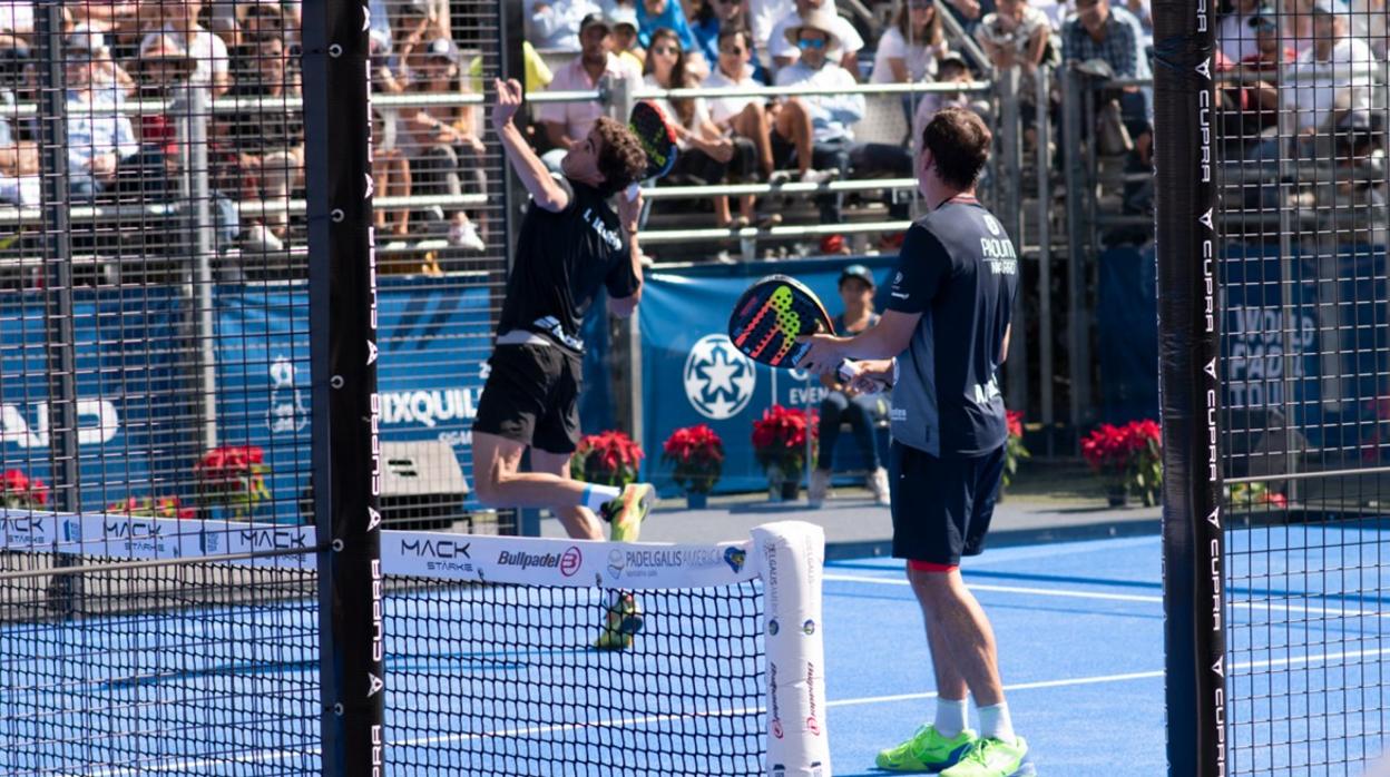 Juan Lebrón y Paquito Navarro en una acción del partido.