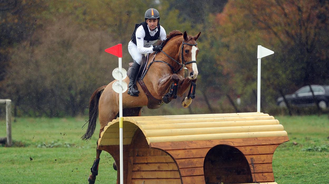 Francisco Gaviño, con Source de la Faye, en la prueba del cross country del Concurso Completo