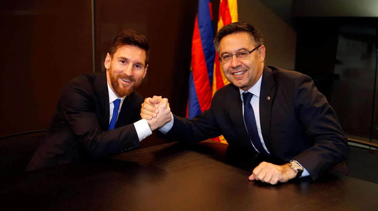 Bartomeu y Messi durante la última renovación