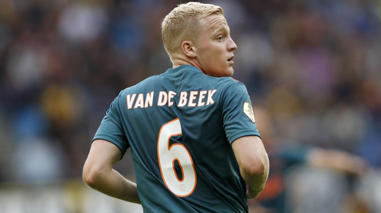 Van de Beek se pronuncia sobre el interés del Real Madrid