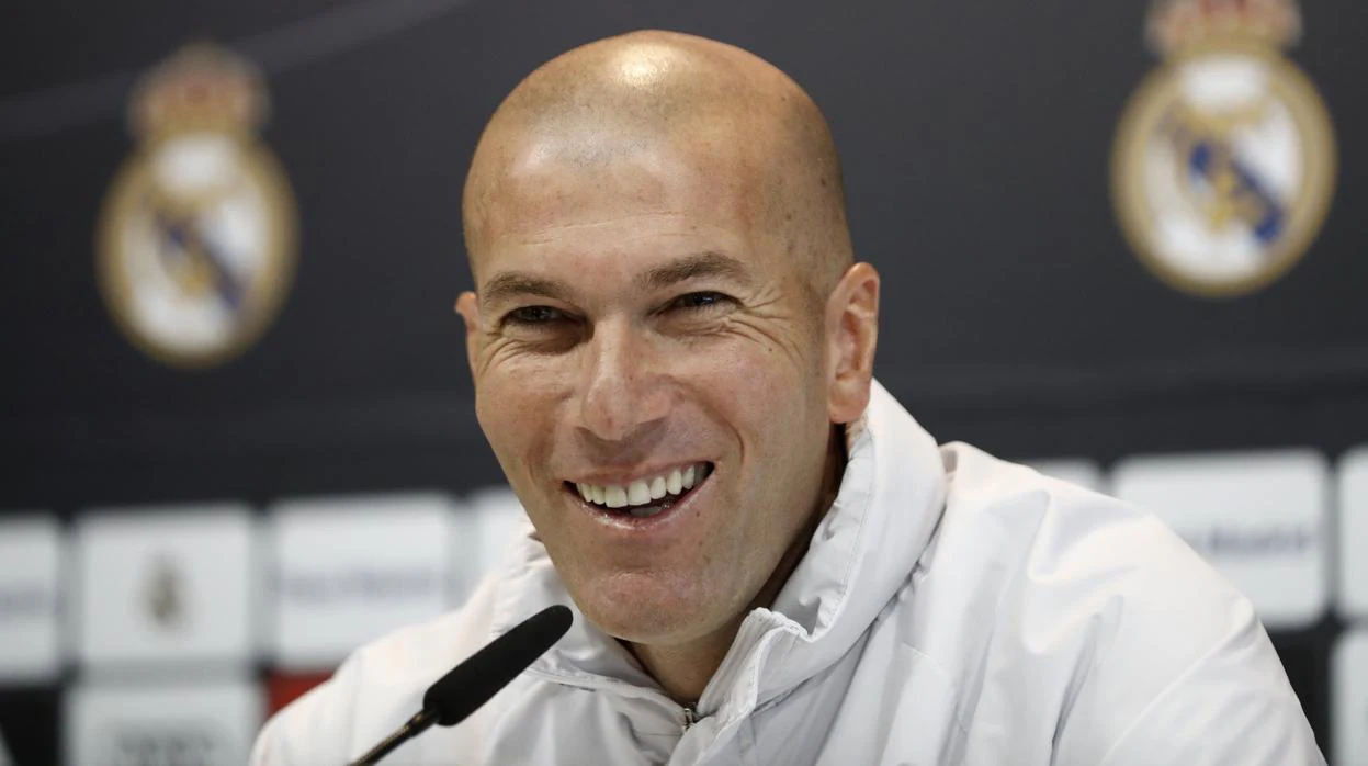 Zidane: «Jugamos un día después que el Barcelona, la Liga lo decidió así, no podemos hacer nada»