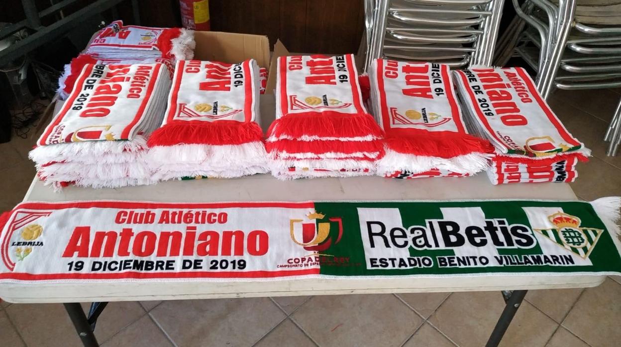 Bufanda conmemorativa del partido de Copa entre el Atlético Antoniano y el Betis