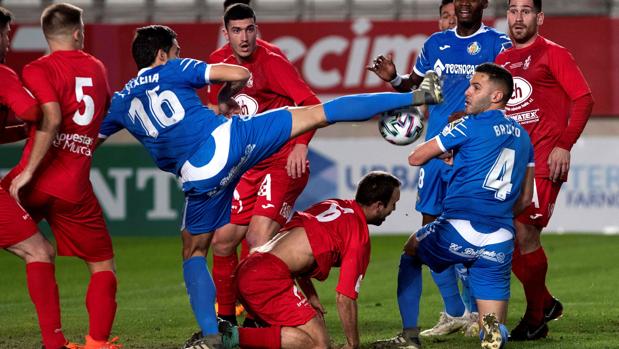 El Getafe y el Mallorca sufren ante dos Terceras pero pasan