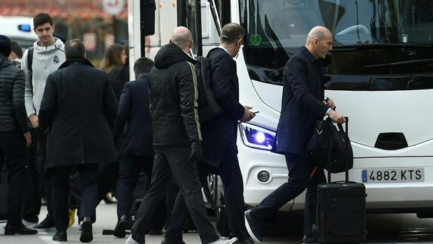 El Madrid piensa que el Barcelona cambia la alineación al ver el once de Zidane