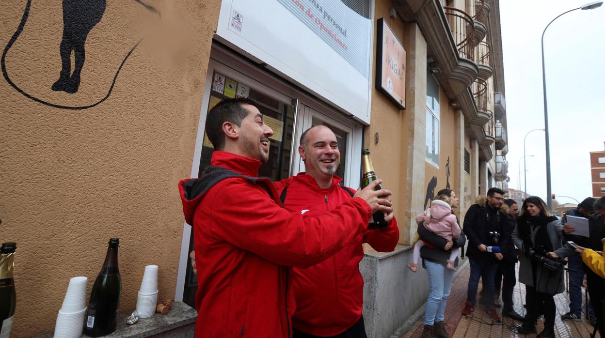 Una escuela de judo de Salamanca reparte casi 100 millones de euros del Gordo de Navidad