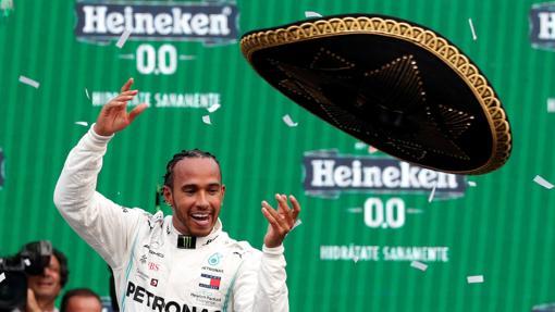 Hamilton, en el podio del gran premio de México