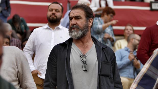 Cantona: «Ver jugar al United es como ver a un anciano que está intentando hacer el amor»