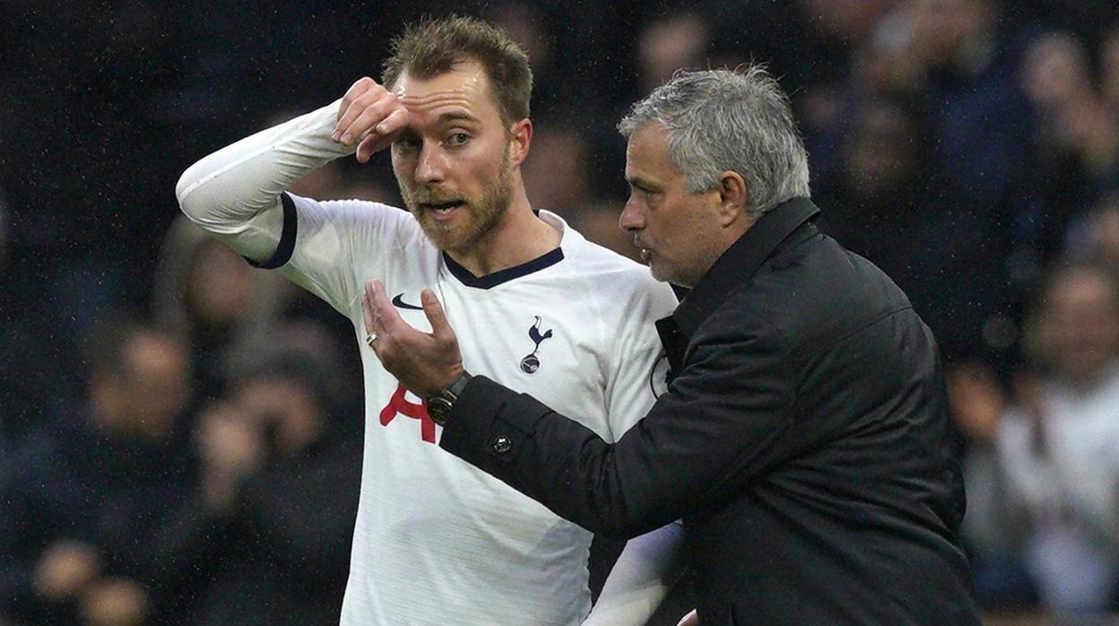 Mourinho da instrucciones a Eriksen