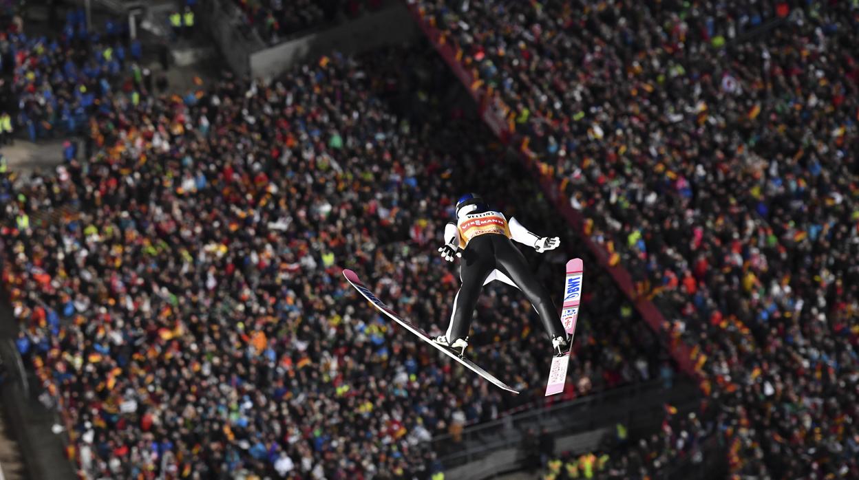 El japonés Kobayashi, primer líder del Cuatro Trampolines