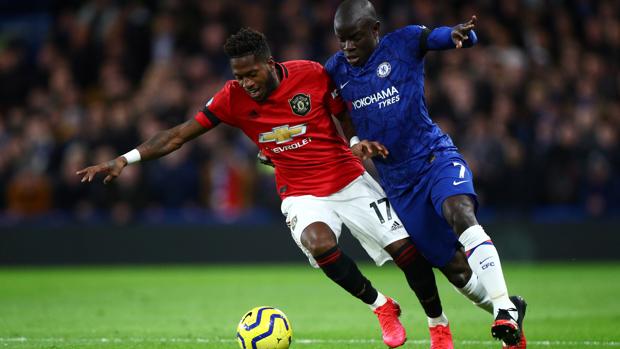El Manchester United se acerca a Europa en Stamford Bridge