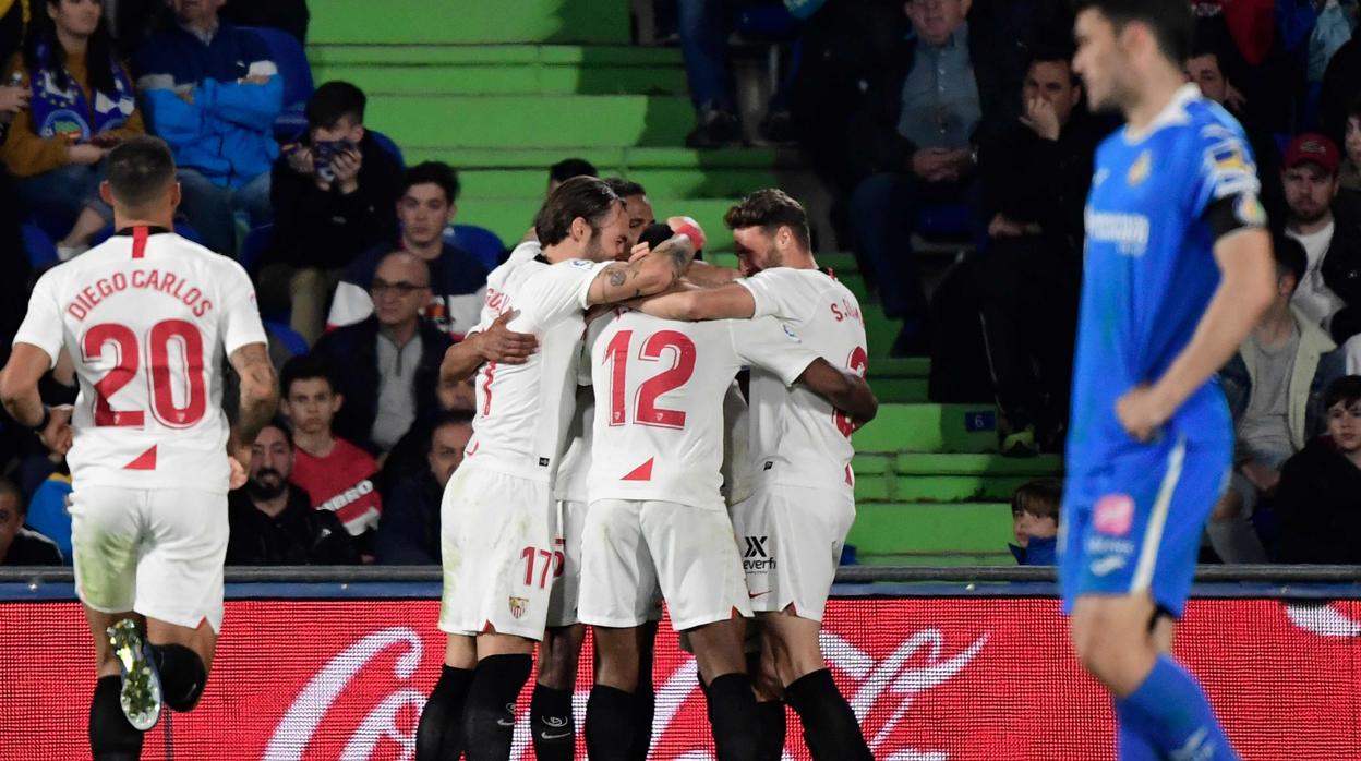 El Sevilla respira con una goleada en el Coliseum