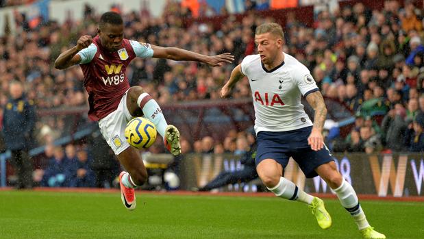 Son tumba al Aston Villa en el minuto 94