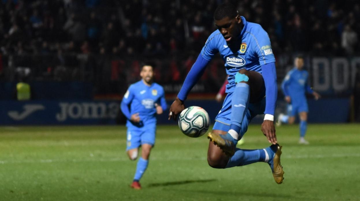 Fuenlabrada y Alcorcón honran al fútbol del sur de Madrid