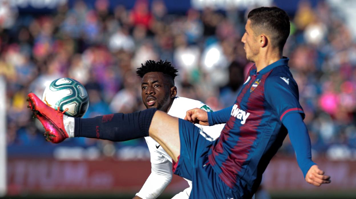 El Granada despierta para llevarse un punto ante el Levante