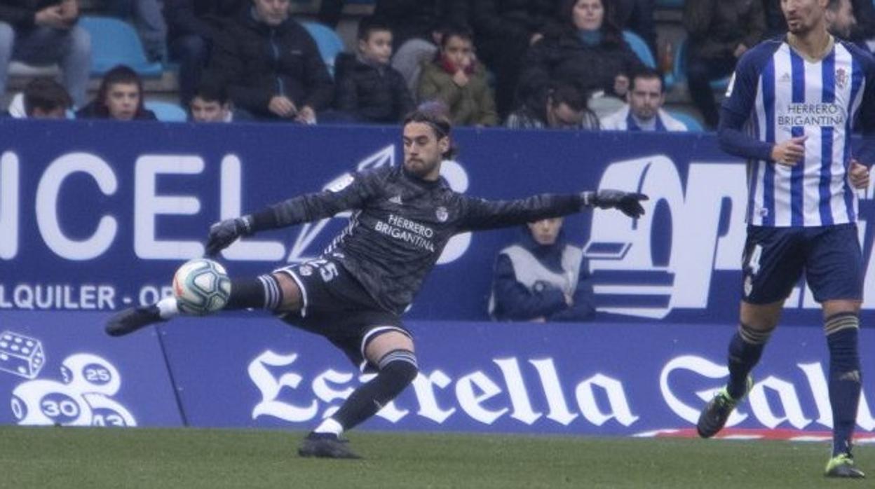 El Sporting frena su escalada ante una Ponferradina que mereció ganar