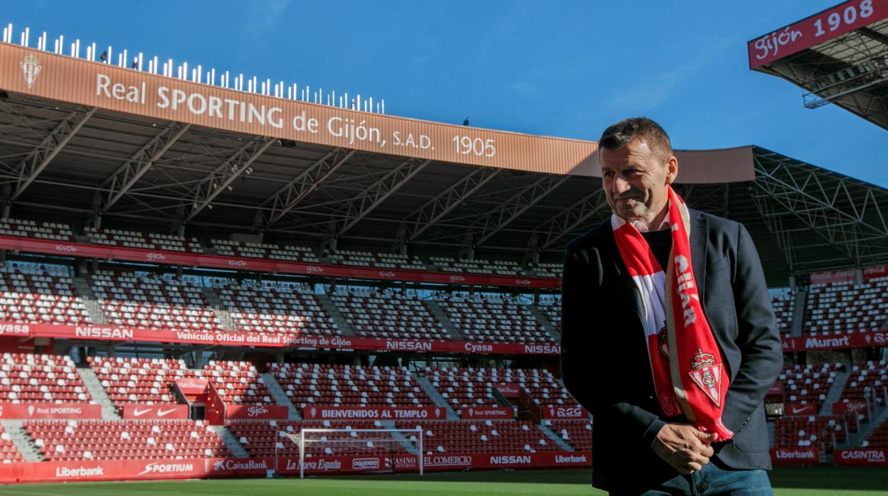 Djukic, en su presentación con el Sporting