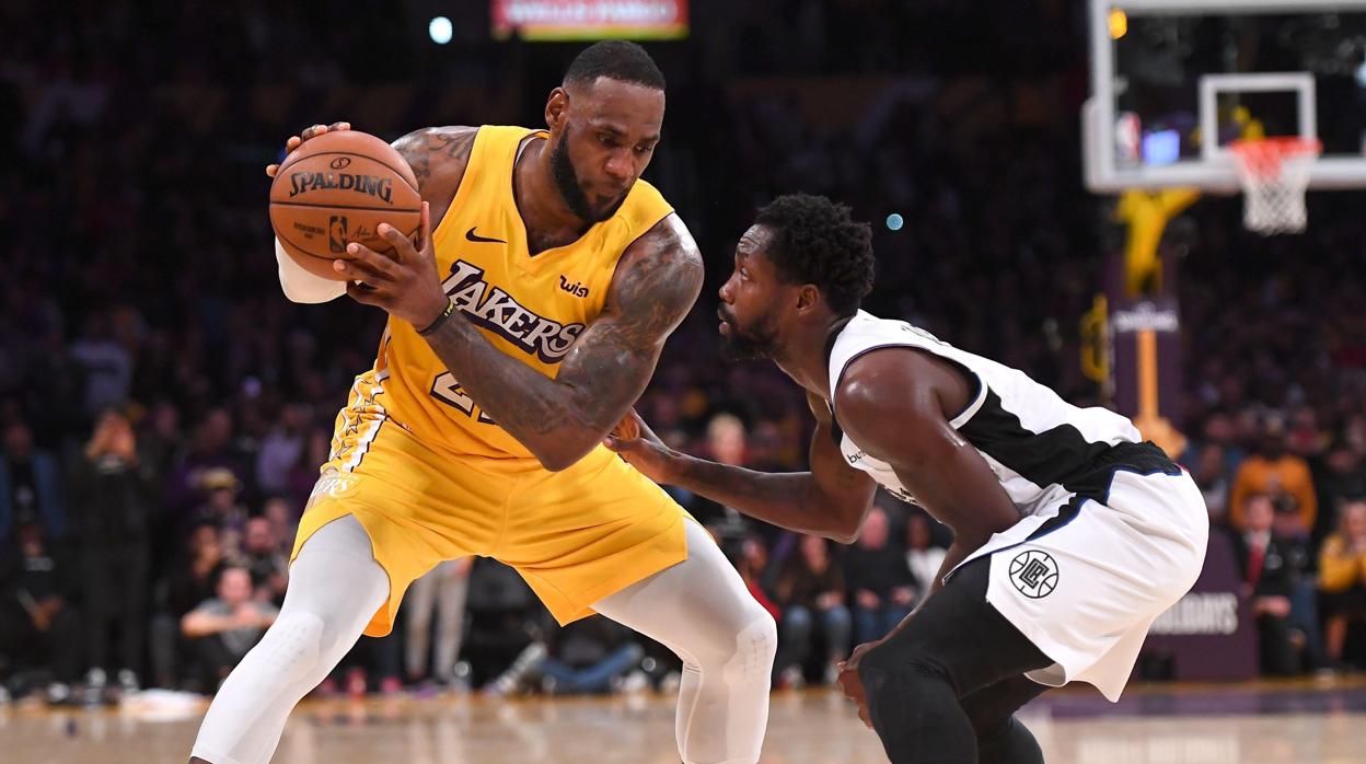 Los Lakers de LeBron James devuelven el «showtime» al Staples Center