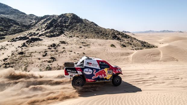 Alonso, undécimo en la primera etapa del Dakar, y Sainz, tercero