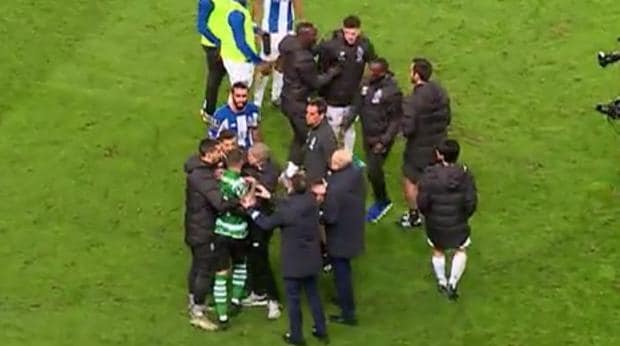 Pepe frena a Jesé en el Sporting-Oporto