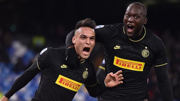 Lukaku y Lautaro hunden al Nápoles y el Inter es líder junto al Juventus