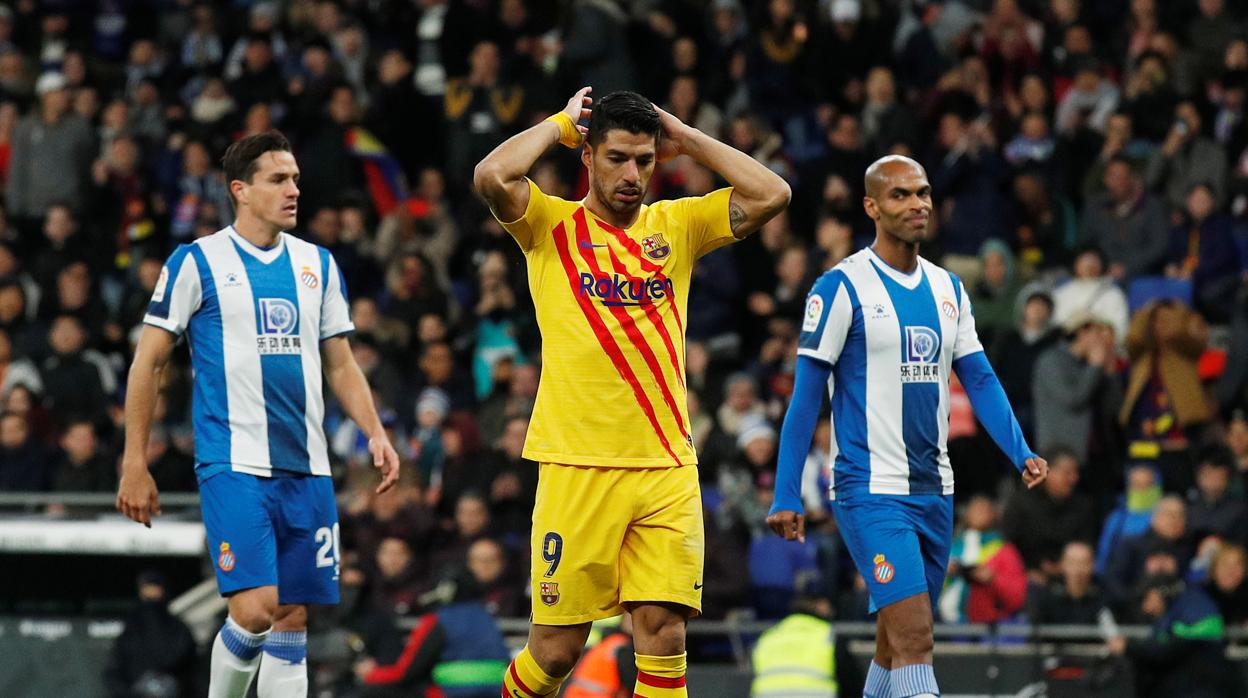 Suárez se lamenta durante el partido ante el Espanyol