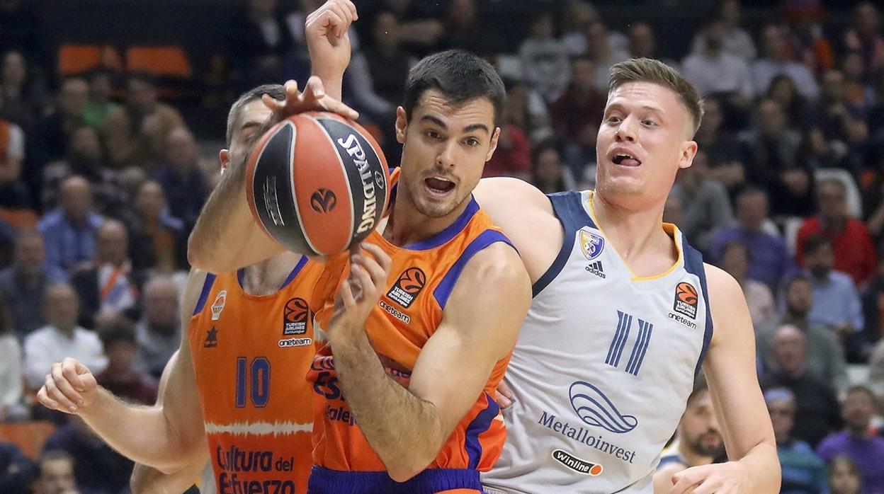 San Emeterio reina en Moscú y acerca el playoff