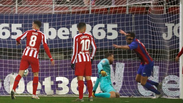 Gol de Esteban Burgos (1-0) en el Eibar 2-0 Atlético