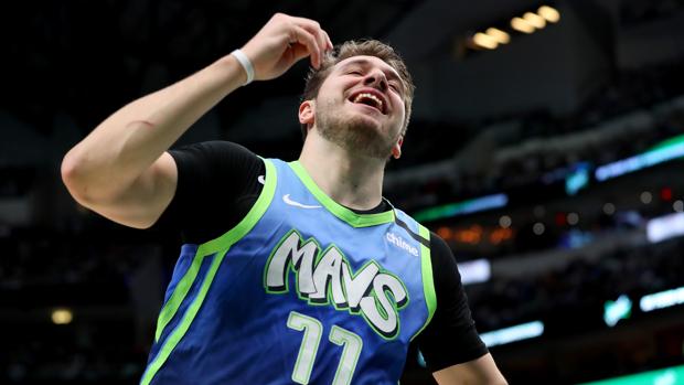 Doncic bate su récord de triples en la victoria ante los Blazers