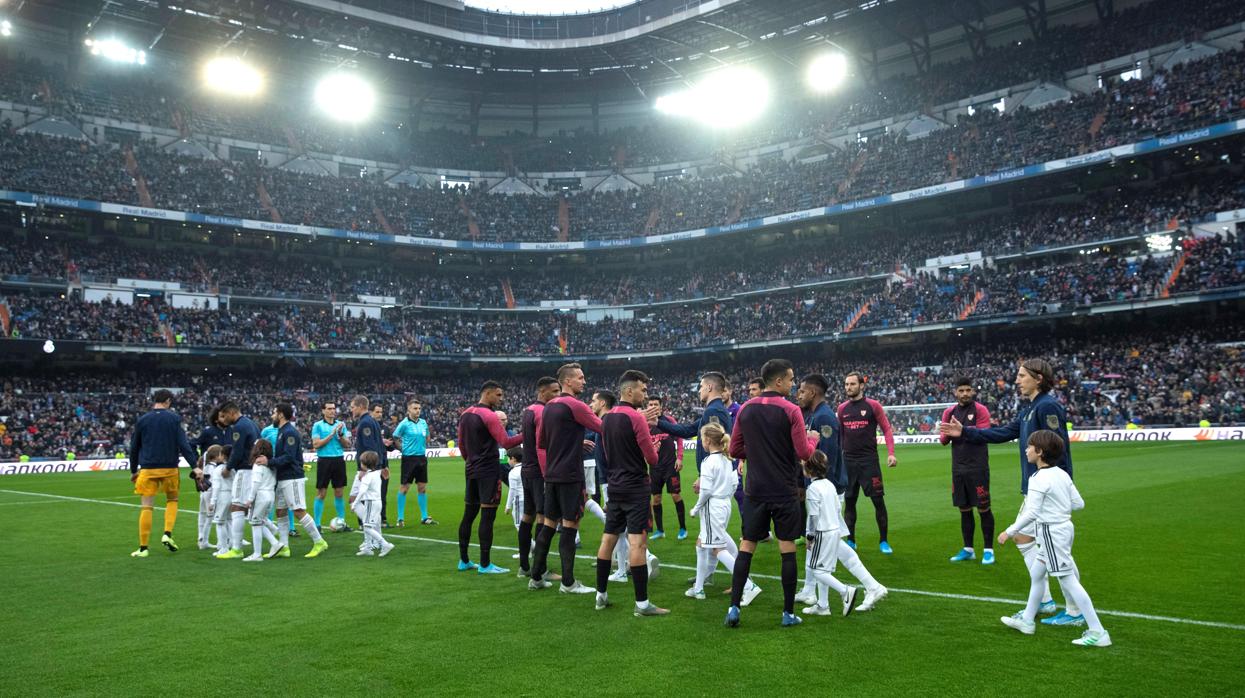 El Sevilla hizo pasillo al campeón de la Supercopa