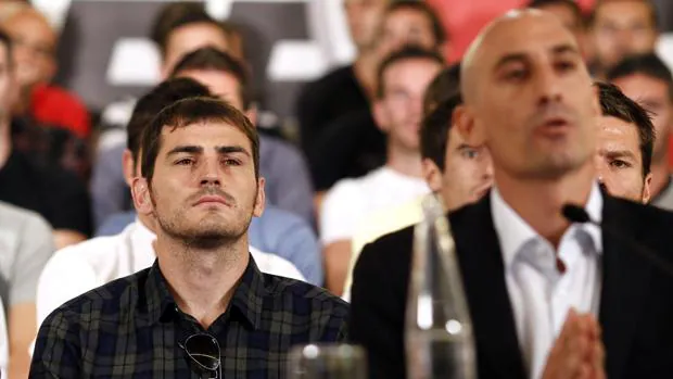 Casillas se lo piensa ante el enorme poder de Rubiales