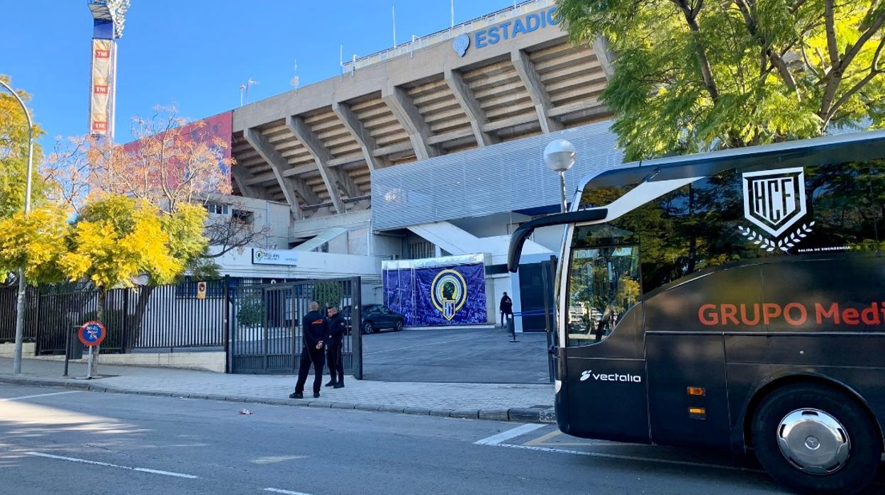 Entrada al estadio Rico Pérez de Alicante, la casa del Hércules