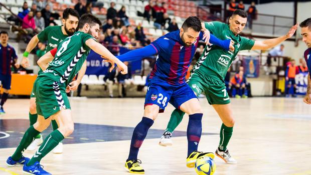 Gol, trifulca... y el más bello gesto de juego limpio